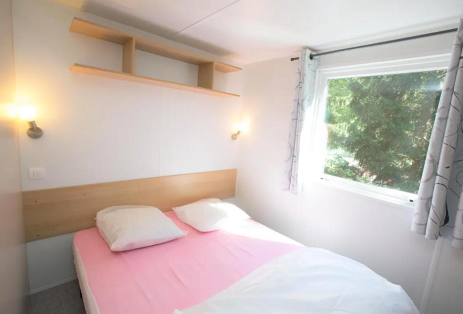 Camping Le Pre Des Moines Гувьо Екстериор снимка